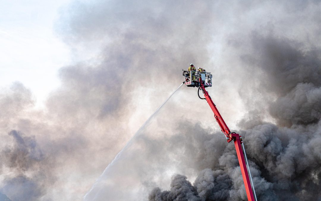 Penyemprotan Disinfektan di Jalan Protokol